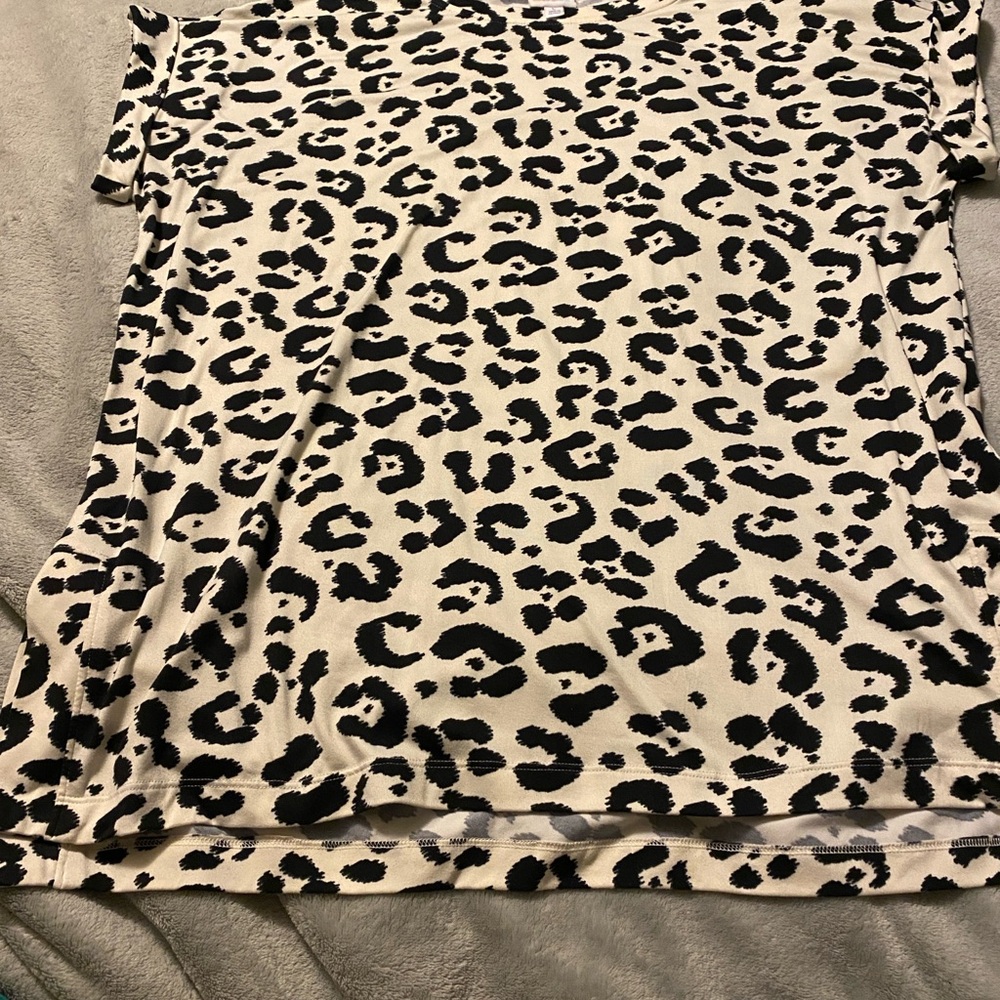 Leopard Print LulaRoe Leah top